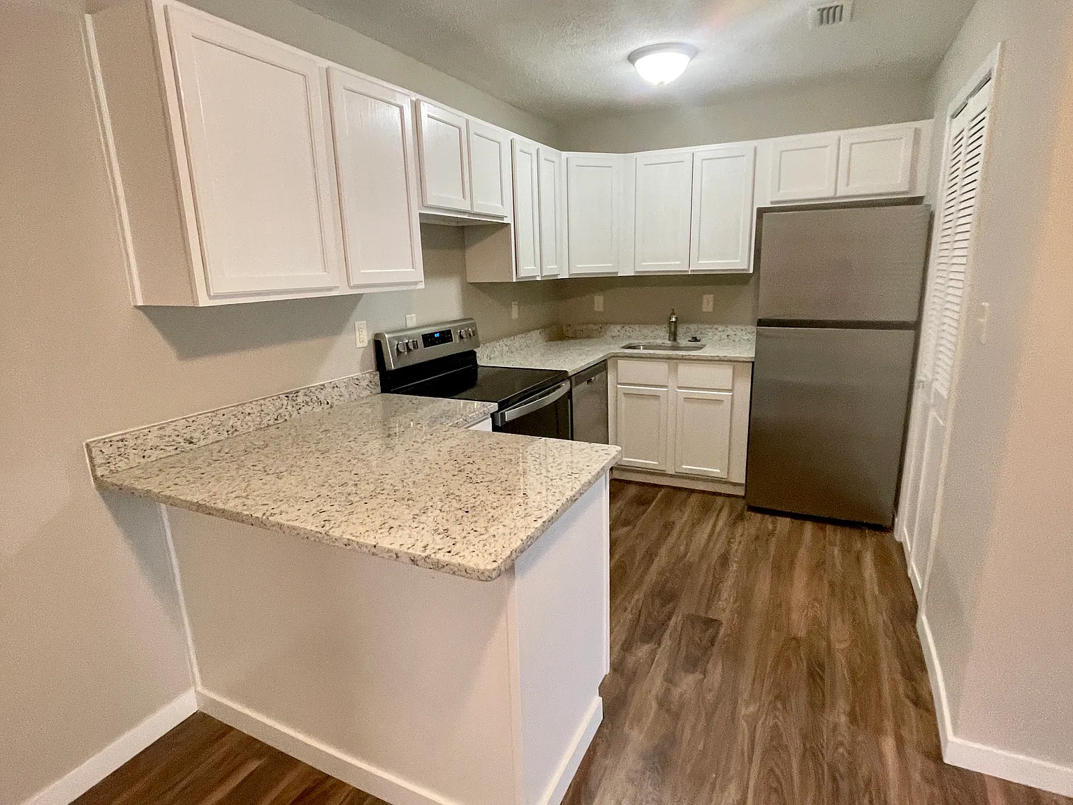 2 bed, 950 sqft, $1,500 — Photo 2