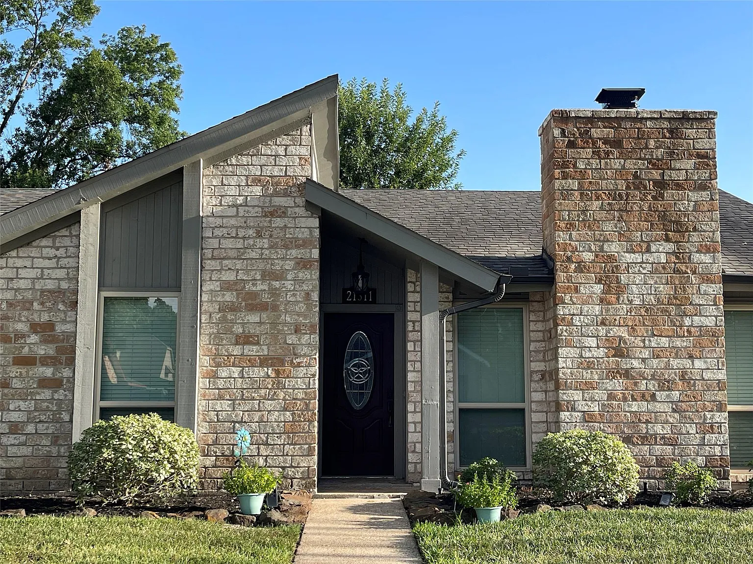 3 bed, 2.0 bath, 2184 sqft, $2,300 — Photo 4
