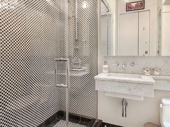 5th image of 134 E 16th St APT 3