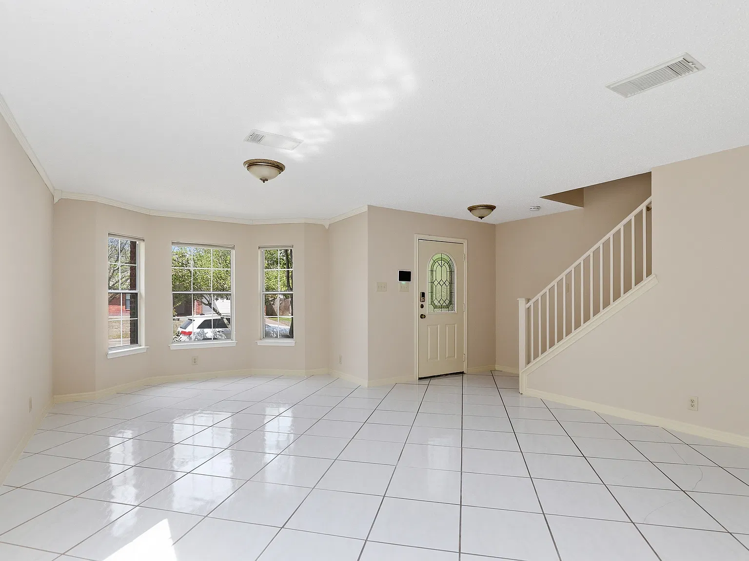 3 bed, 2.5 bath, 2575 sqft, $2,250 — Photo 4