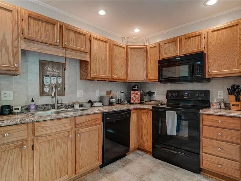 9601 Walnut St — Photo 2