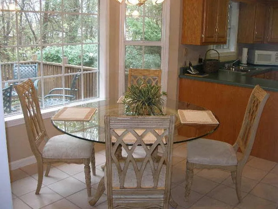 182 Woodlawn Drive — Photo 4