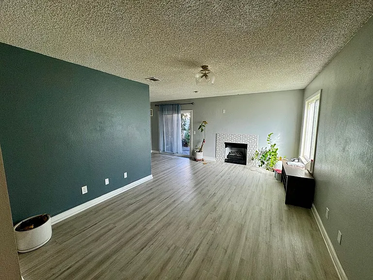 904 S Mountain Ave #B — Photo 2