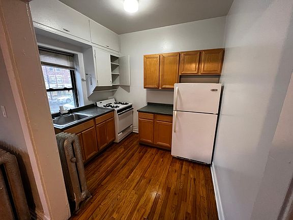 2nd image of 4010 N Kenmore Ave #1A