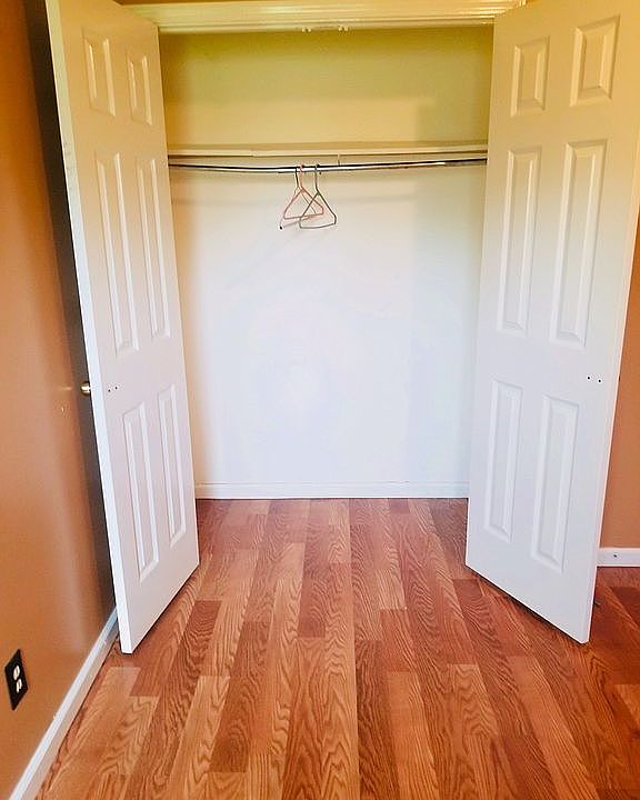 1st image of 305 Toni Dr