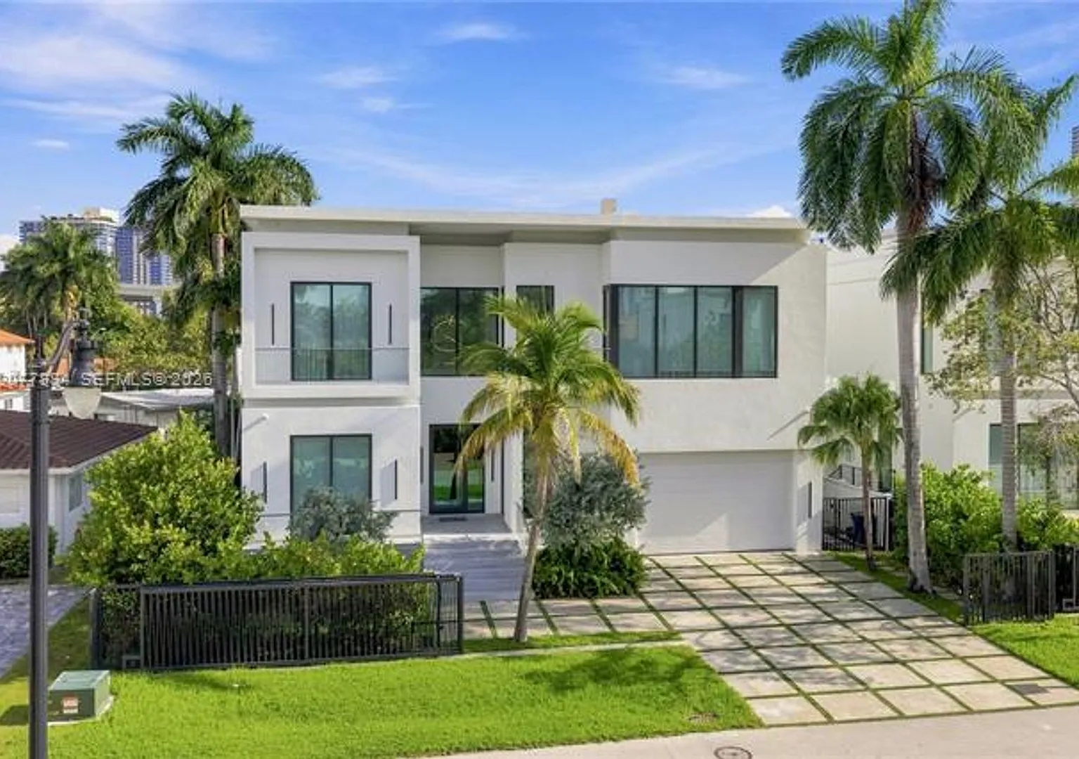 301 190th St # 301, Sunny Isles Beach, FL 33160 — Photo 1