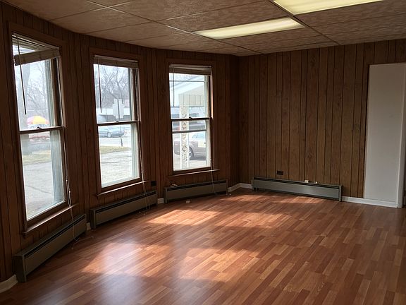 2nd image of 609 N Lake St Ste 1