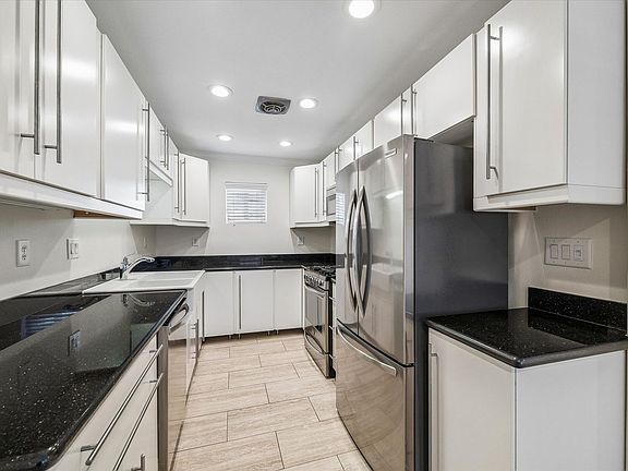 4th image of 216 Marshall St APT 2