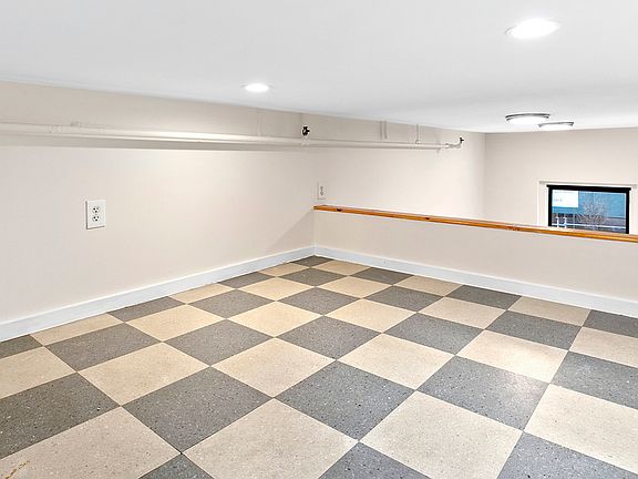 3rd image of 325 W 30th St APT B2