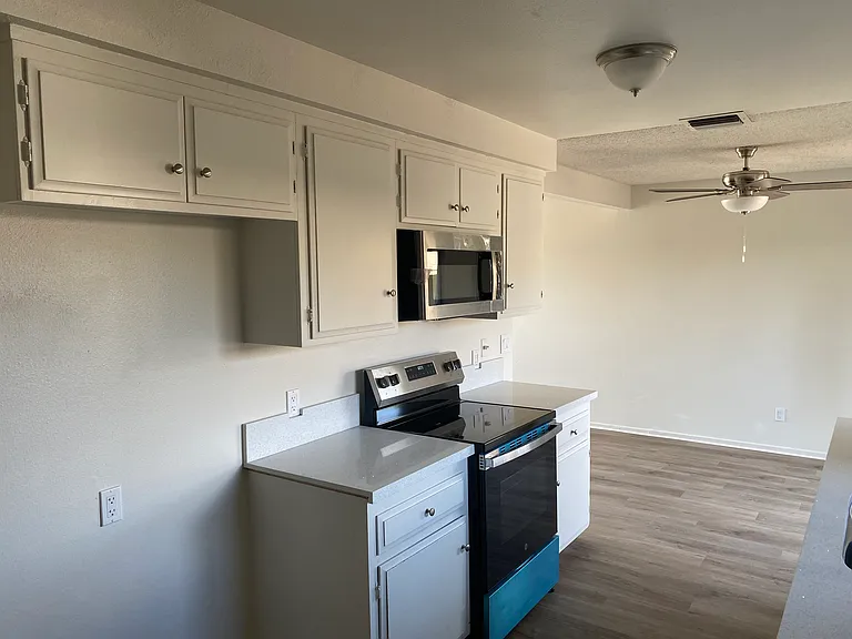 26084 Camphorwood Ave — Photo 8