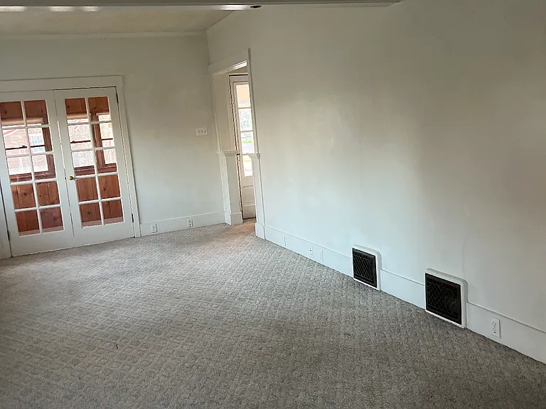 141 Avenue E — Photo 10