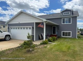 107 N 15th St, New England, ND 58647