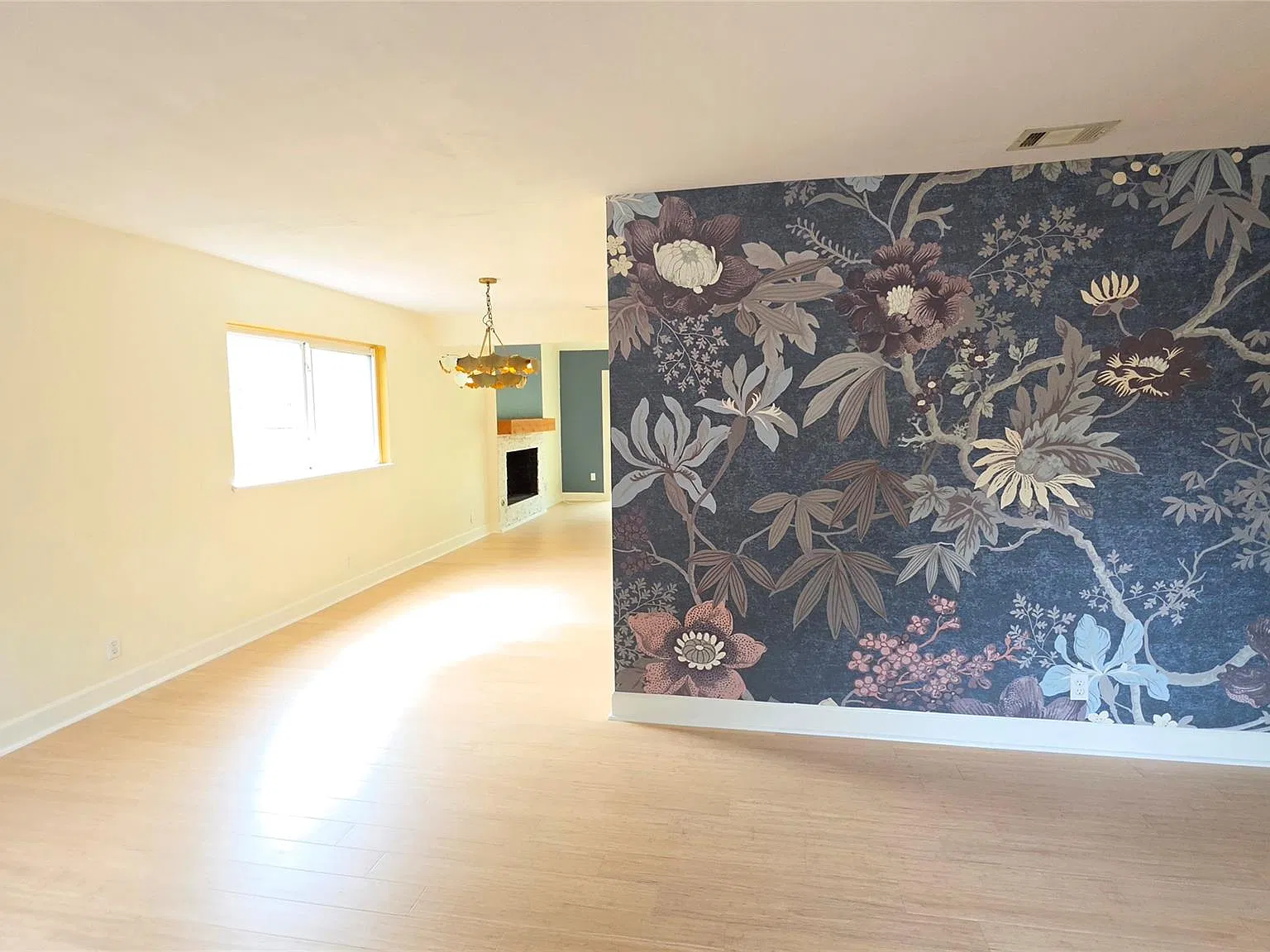 3 bed, 2.0 bath, 1944 sqft, $3,200 — Photo 3