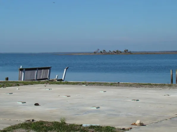 210 W 8th Ave, Horseshoe Beach, FL 32648