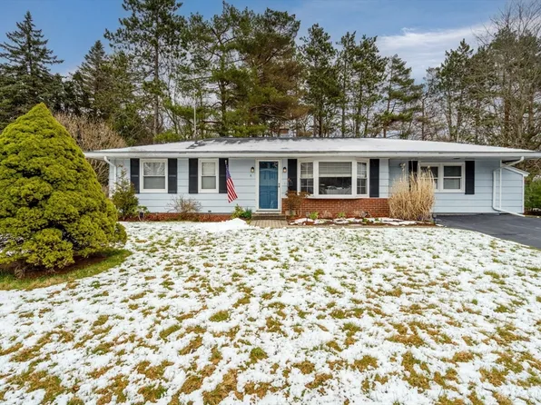 4 Temi Rd, Hudson, MA 01749