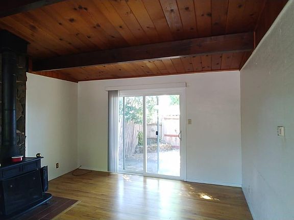 3rd image of 912 Walnut Ave