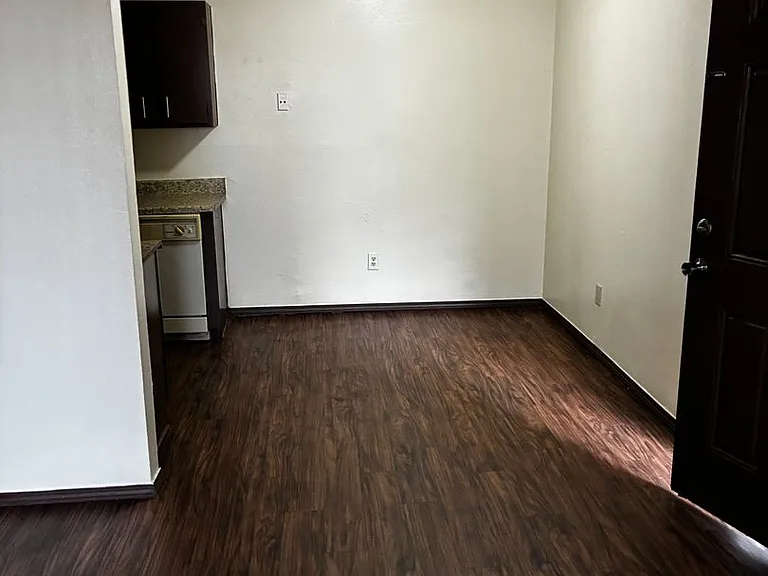 Avendale Pointe Apartments — Photo 31