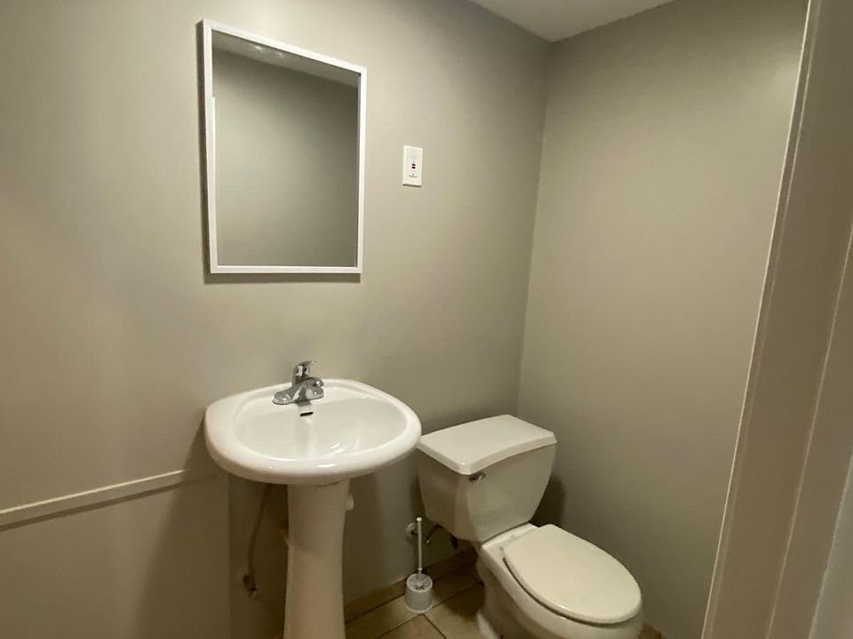 1st image of 135 Lawton Ave #U8