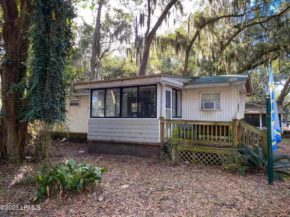 37 McCoy Rd, Saint Helena Island, SC 29920