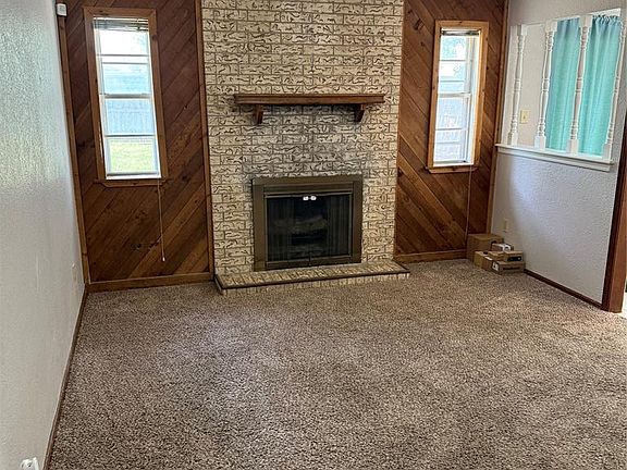 3rd image of 2901 NE Lakeview Cir