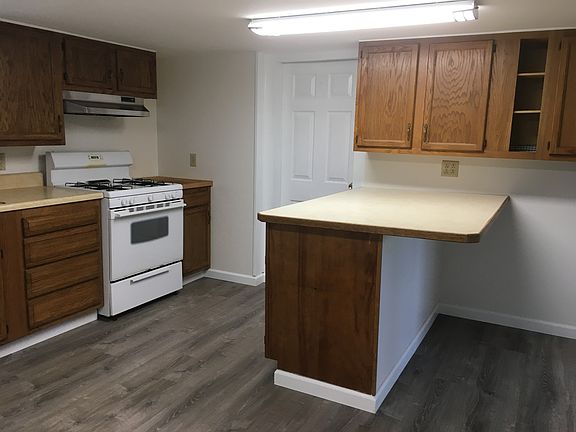 5th image of 8434 Falls Rd