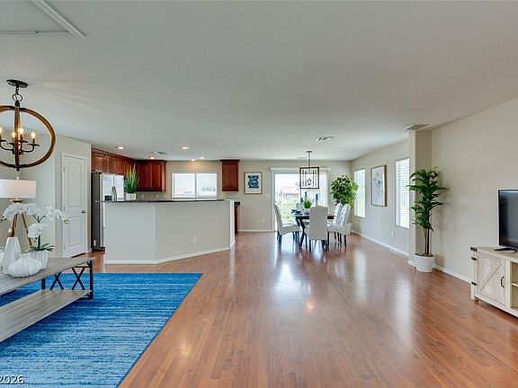3rd image of 304 Windsor Ridge Ave