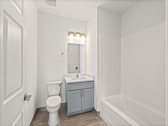 5th image of 227 4th Ave #302B