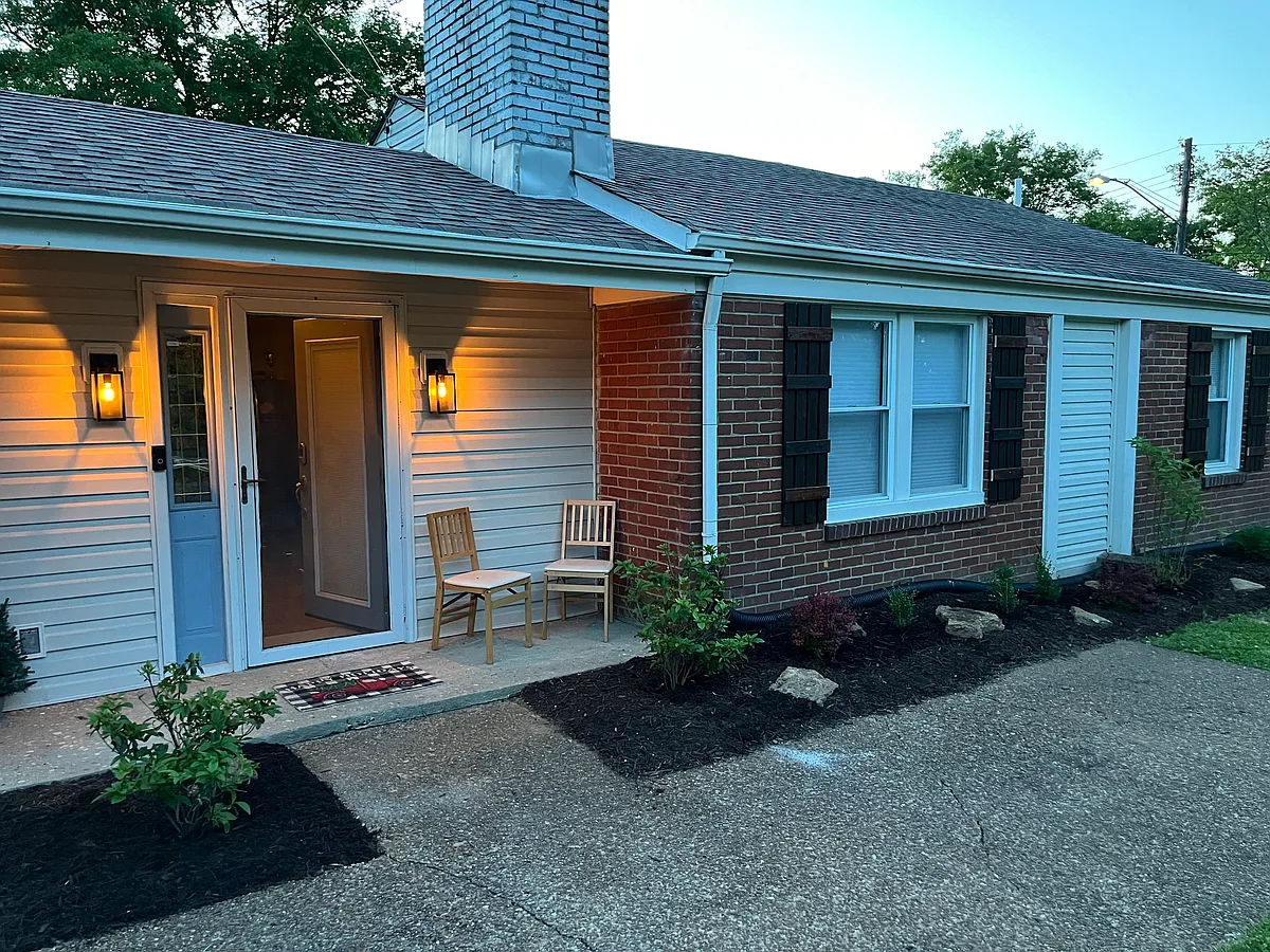 Building Photo - 2701 Hartford Dr