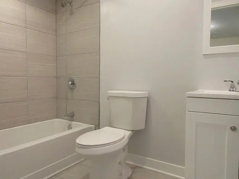 2020 N Bissell St #1F — Photo 4