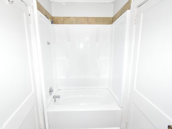 3rd image of 1702-1706 Jefferson Ave #1702