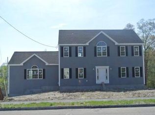 16 Saratoga Dr, Uxbridge, MA 01569
