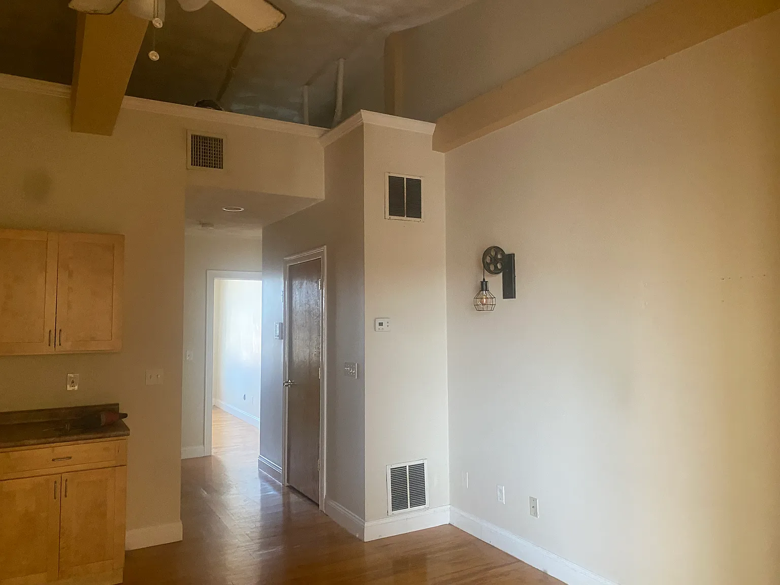 2 bed, 900 sqft, $1,400 — Photo 2
