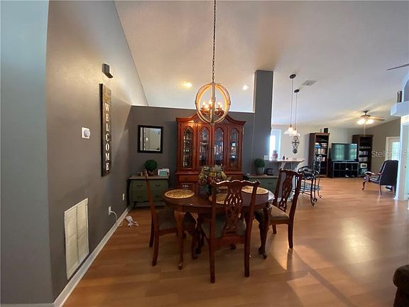 5th image of 117 London Fog Way