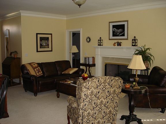 4th image of 2411 Colfax Dr