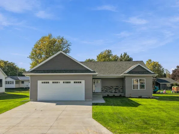 205 Laci Dru Dr, Mediapolis, IA 52637