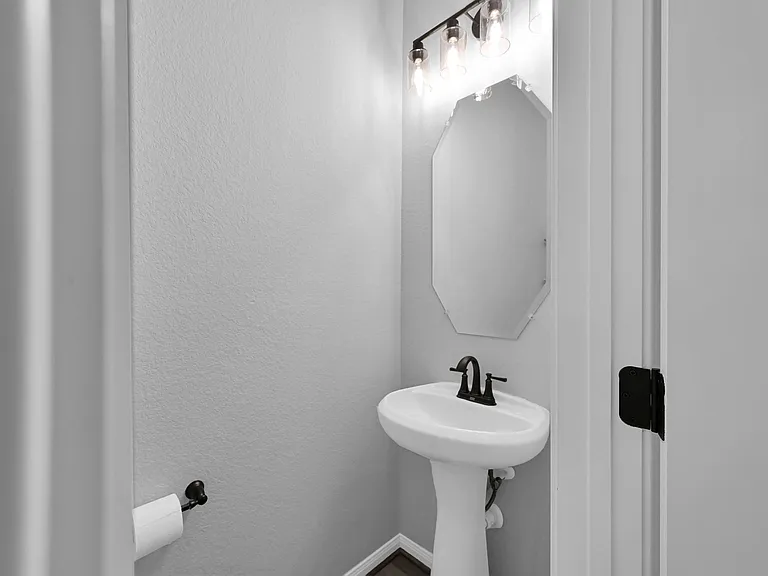 18207 Samie Nell Ct — Photo 32