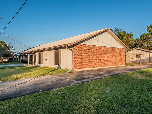 3rd image of 1403 Southport Blvd