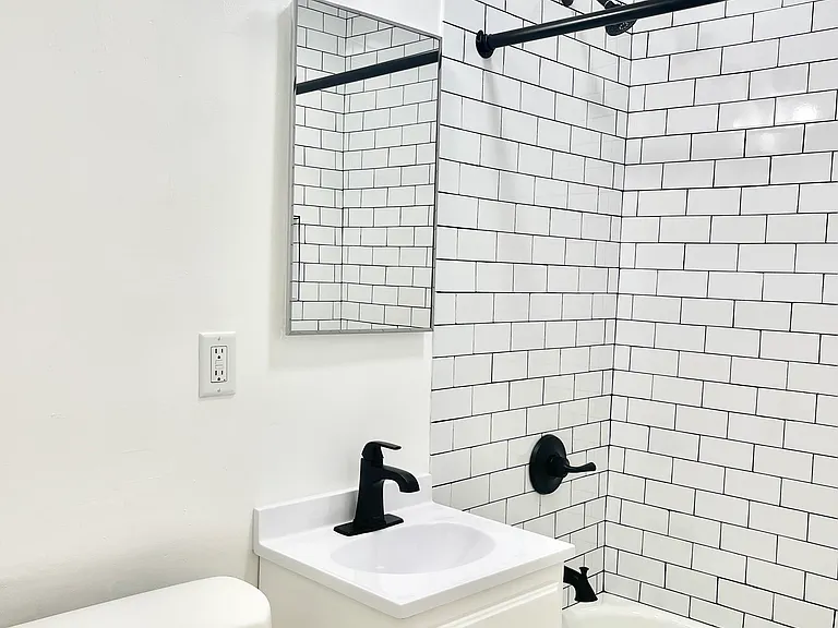 1184 N Madison Ave #107 — Photo 9