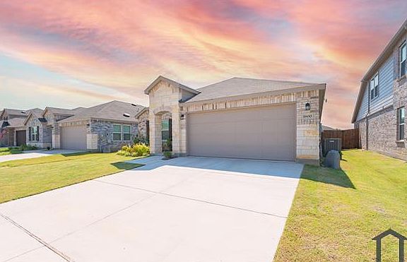 3rd image of 1800 Village Creek Ln