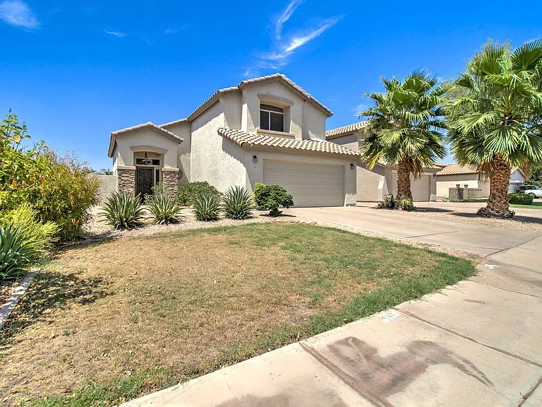 2576 E Brooks St — Photo 2
