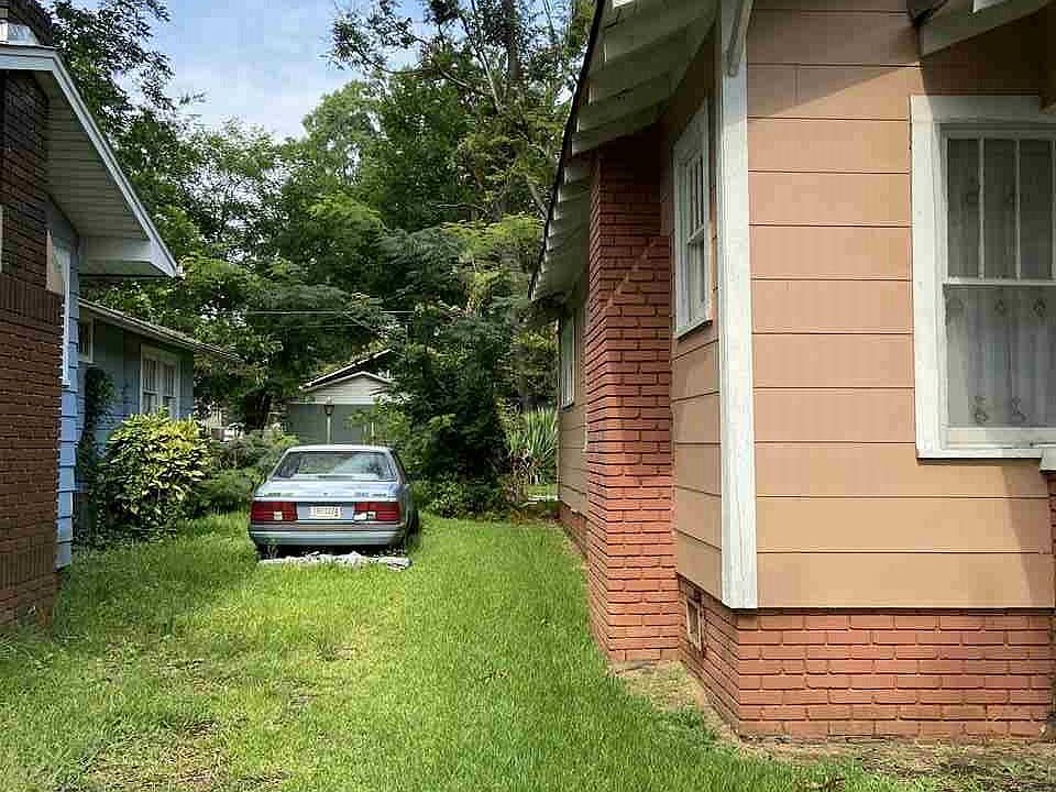 2nd image of 5300 Avenue Q