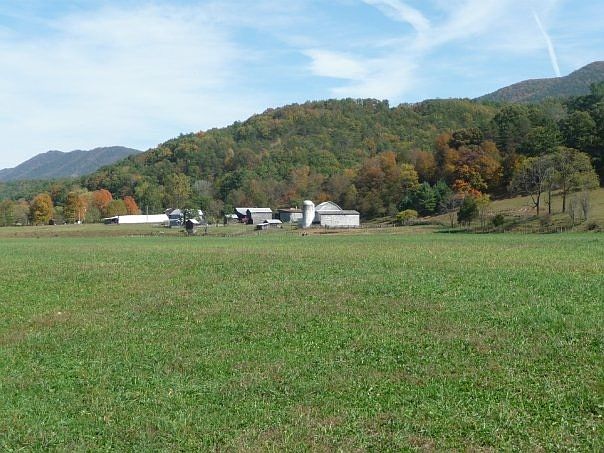 Farm house, barn & buildings