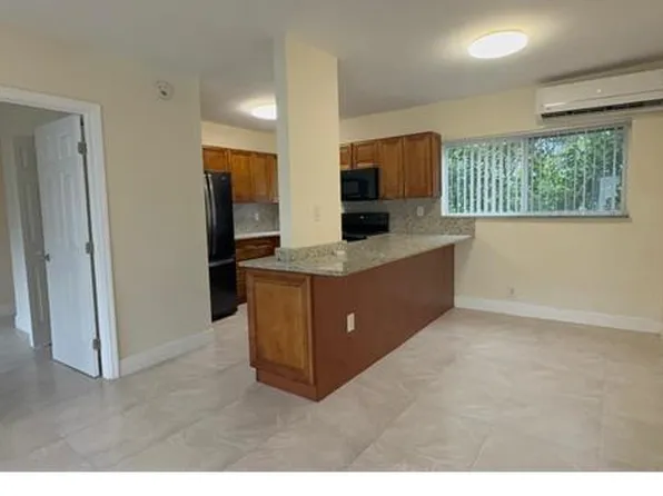2217 NE 2nd St APT 3, Pompano Beach, FL 33062