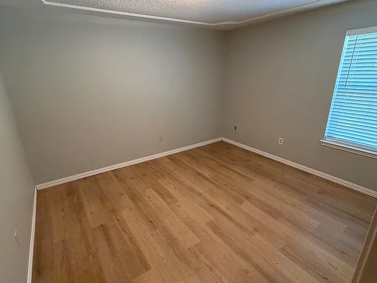 517 Post Oak Ln — Photo 12