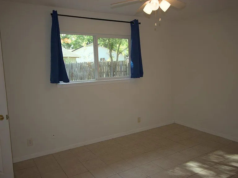 5204 Village Trl — Photo 7
