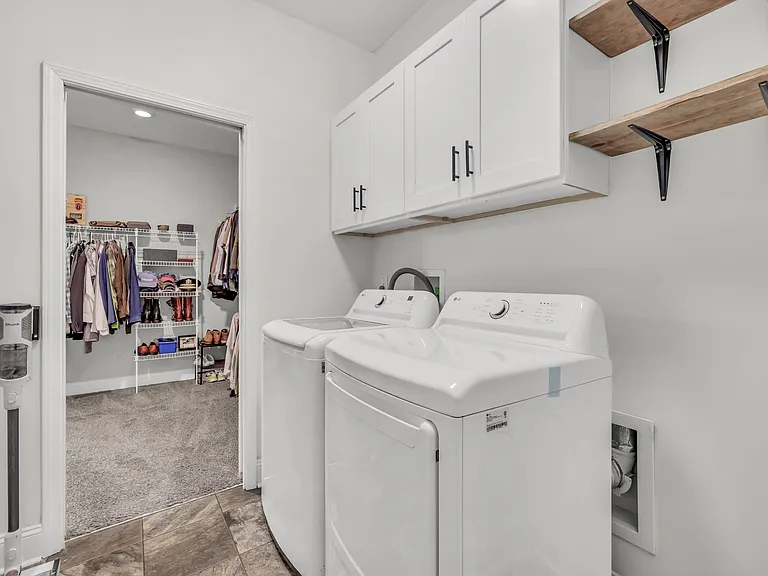 323 Crusaw Dr — Photo 14