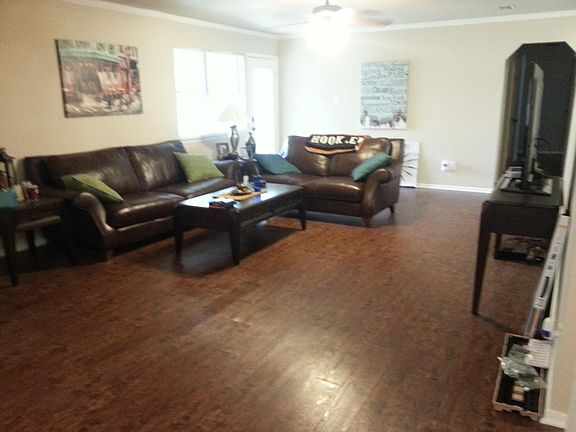 4th image of 2412 Hilldale Blvd