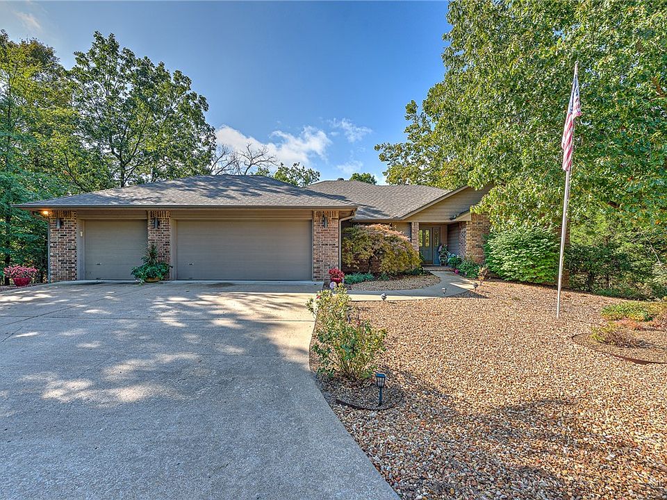1st image of 12 Stornoway Ln