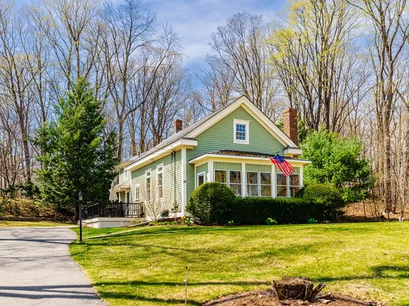 26 Corliss Hill Rd, Haverhill, MA 01830