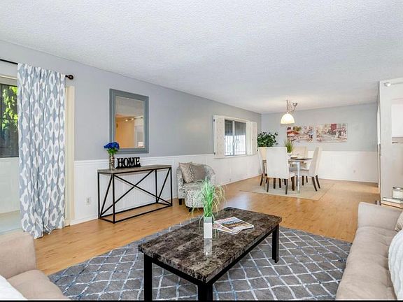 3rd image of 2522 Clairemont Dr Unit 101